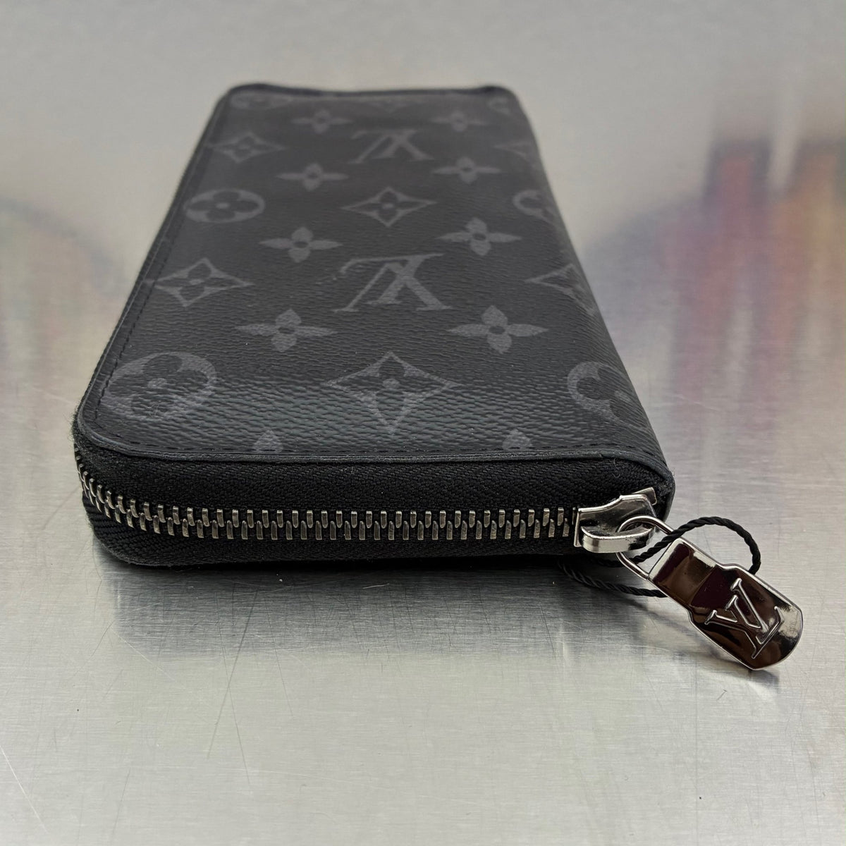 Louis Vuitton Zippy Vertical Monogam Eclipse