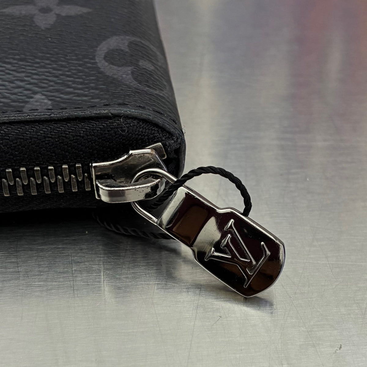 Louis Vuitton Zippy Vertical Monogam Eclipse