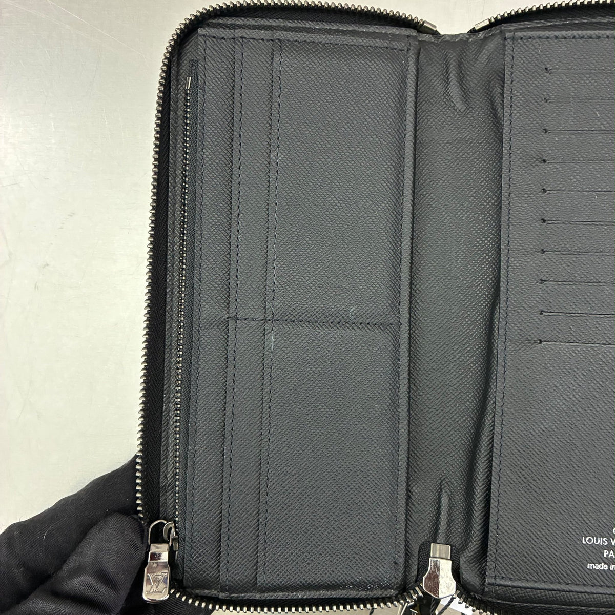 Louis Vuitton Zippy Vertical Monogam Eclipse