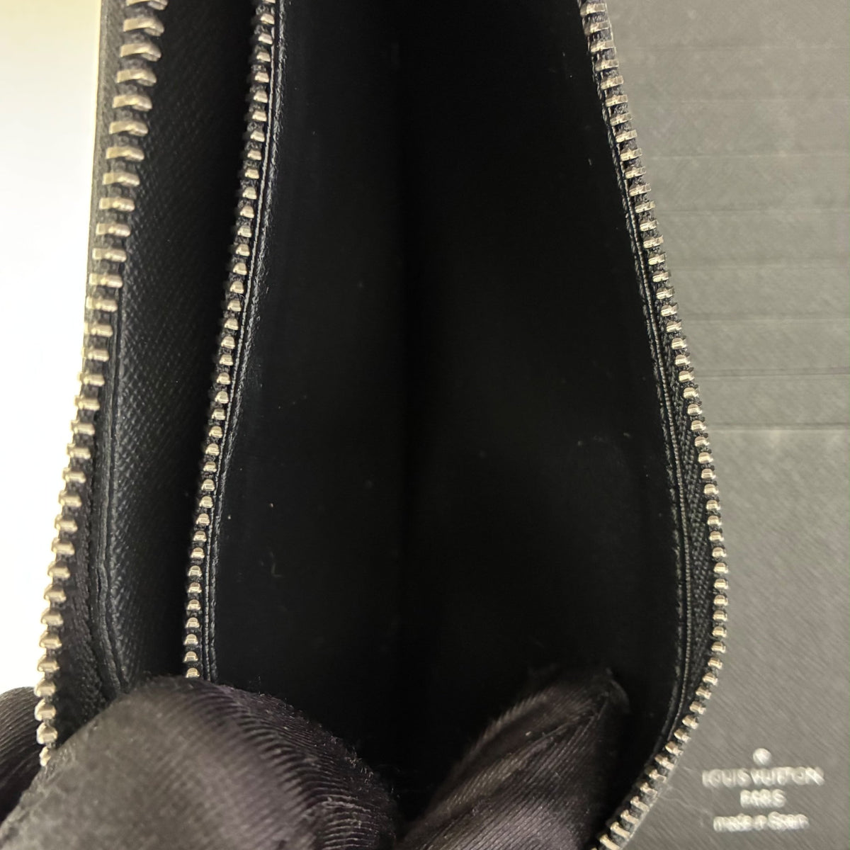Louis Vuitton Zippy Vertical Monogam Eclipse