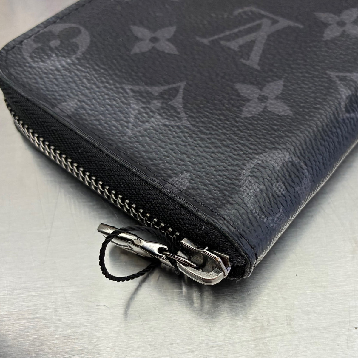 Louis Vuitton Zippy Vertical Monogam Eclipse