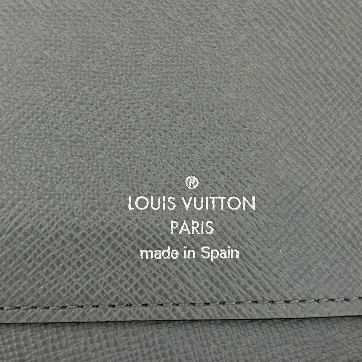 Louis Vuitton Zippy Vertical Taiga