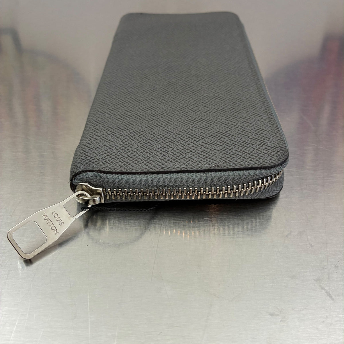 Louis Vuitton Zippy Vertical Taiga