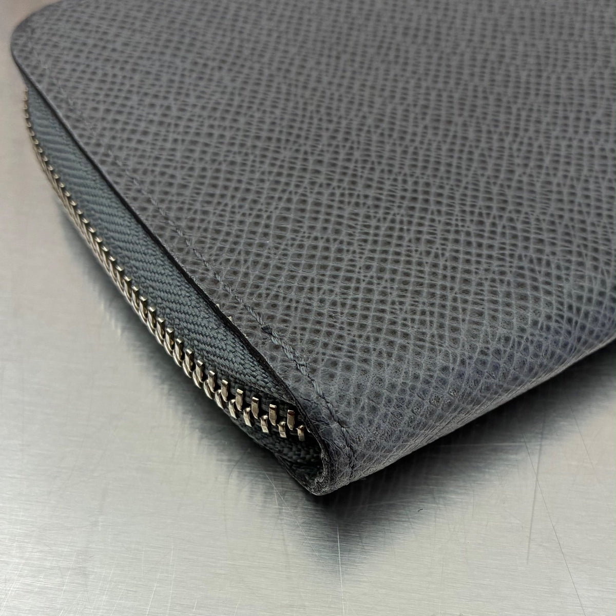 Louis Vuitton Zippy Vertical Taiga