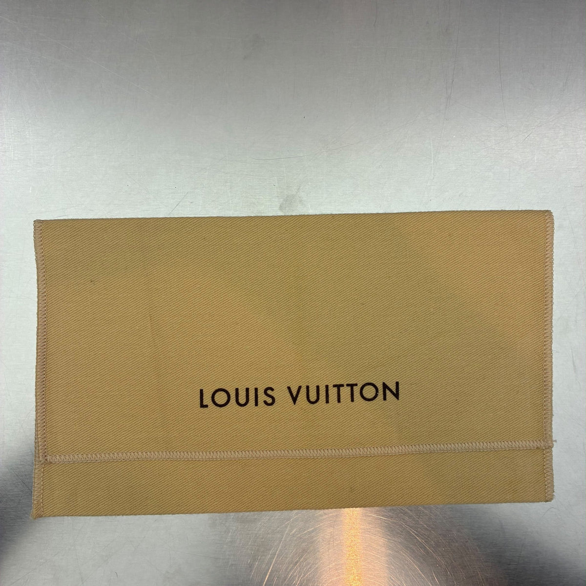 Louis Vuitton Zippy Vertical Taiga