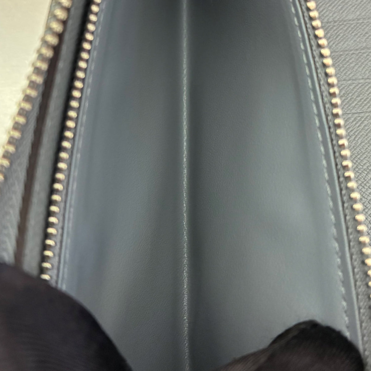 Louis Vuitton Zippy Vertical Taiga