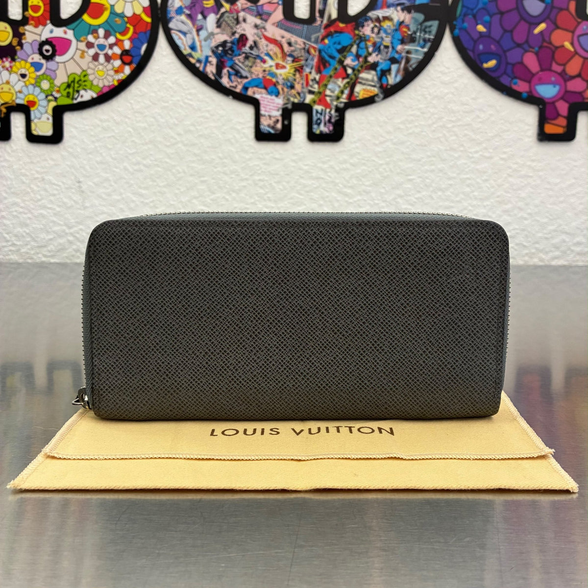 Louis Vuitton Zippy Vertical Taiga