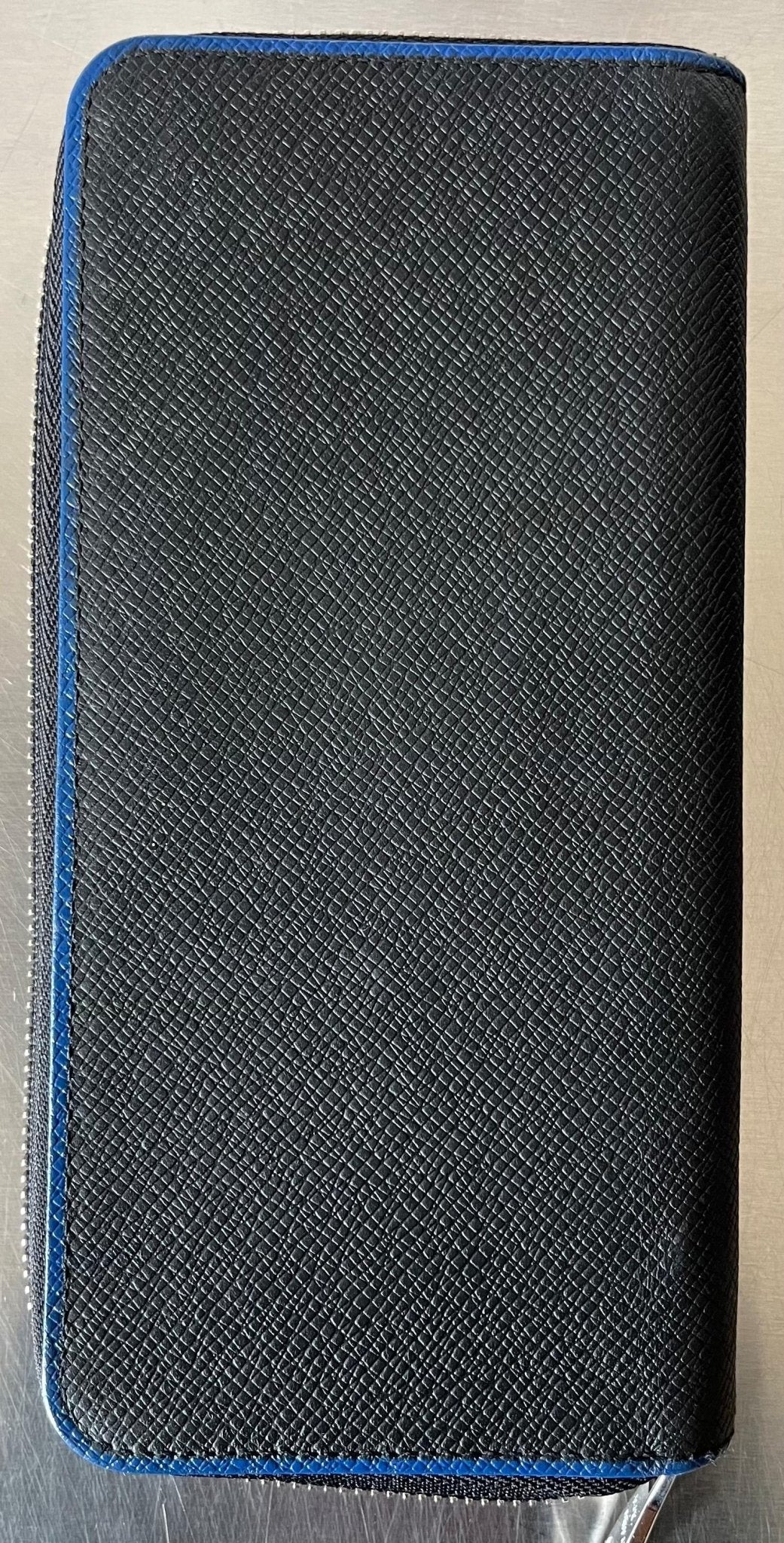 Louis Vuitton Zippy Vertical Taiga