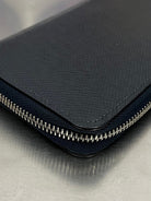 Louis Vuitton Zippy Vertical Taiga mit Initialen R.T