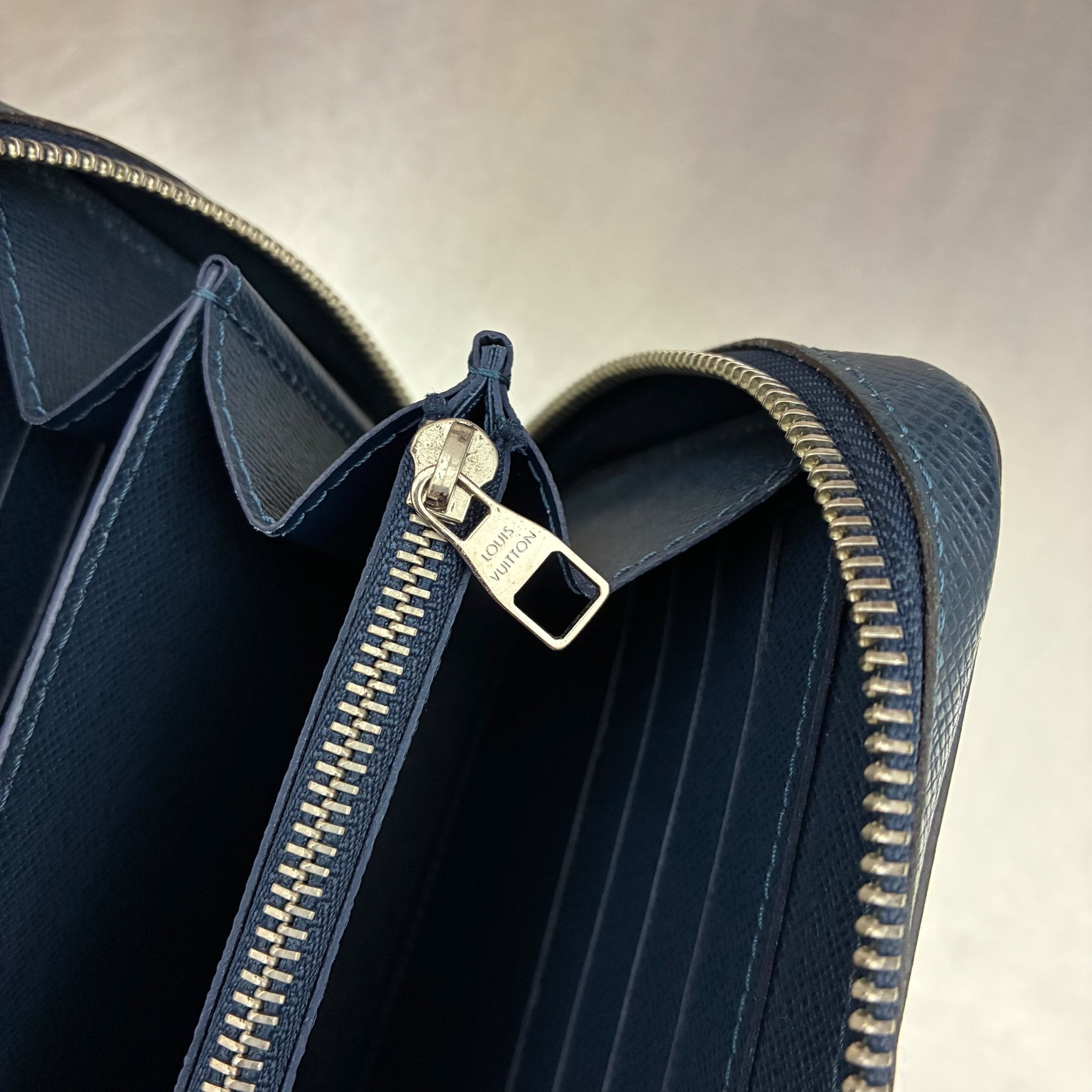 Louis Vuitton Zippy XL Taiga