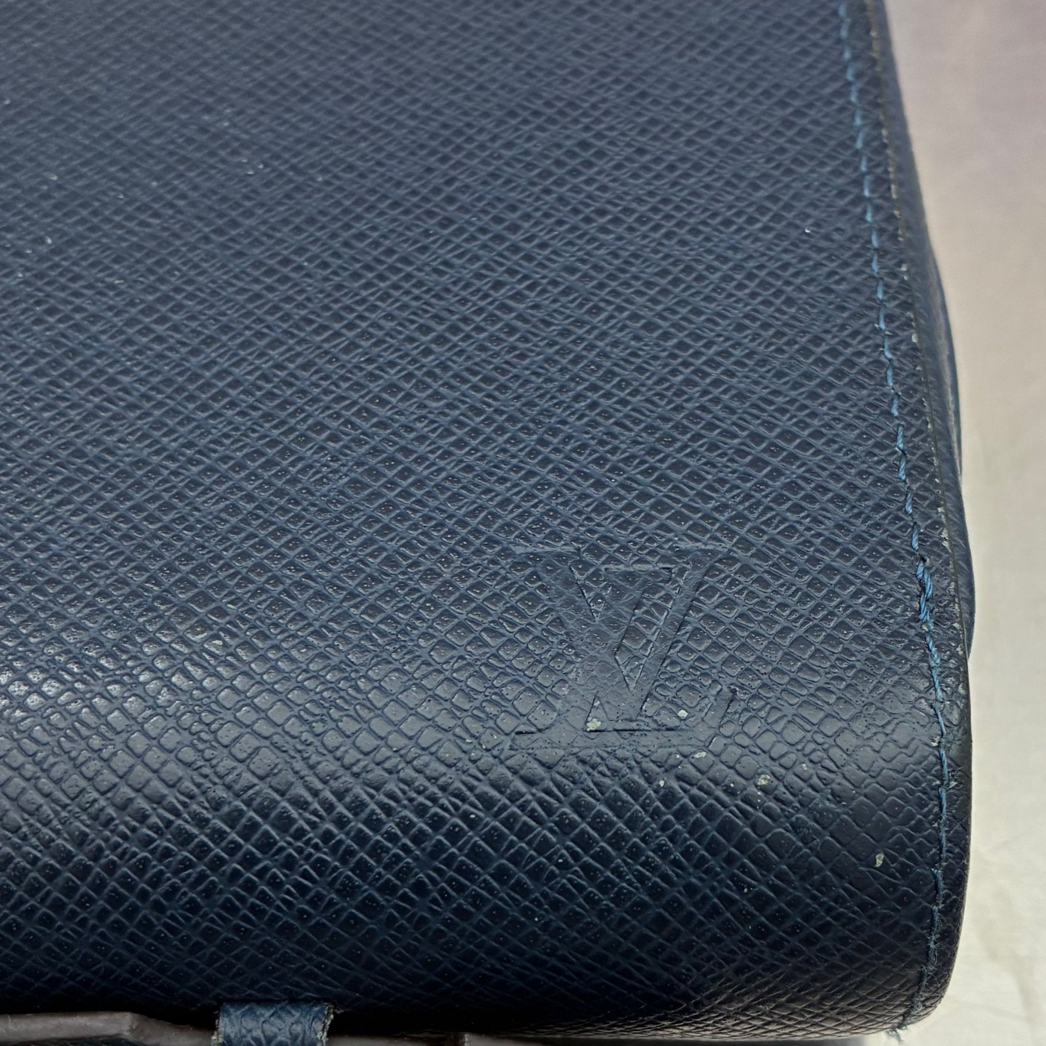 Louis Vuitton Zippy XL Taiga