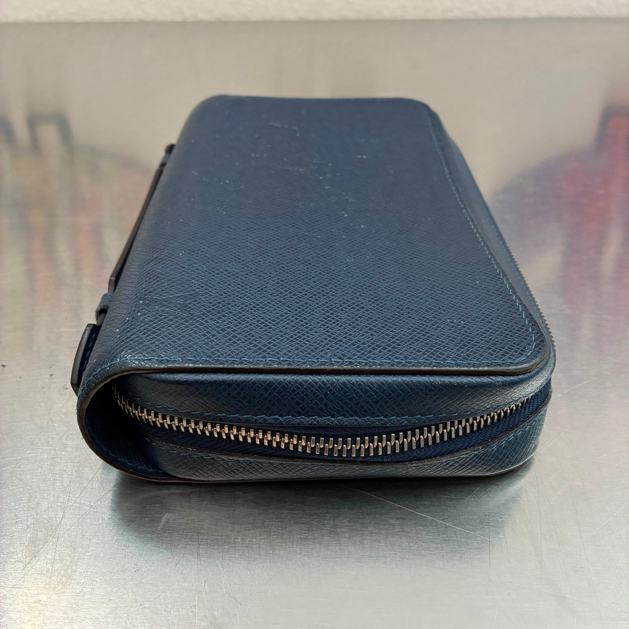 Louis Vuitton Zippy XL Taiga