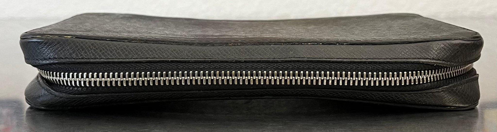 Louis Vuitton Zippy XL Taiga