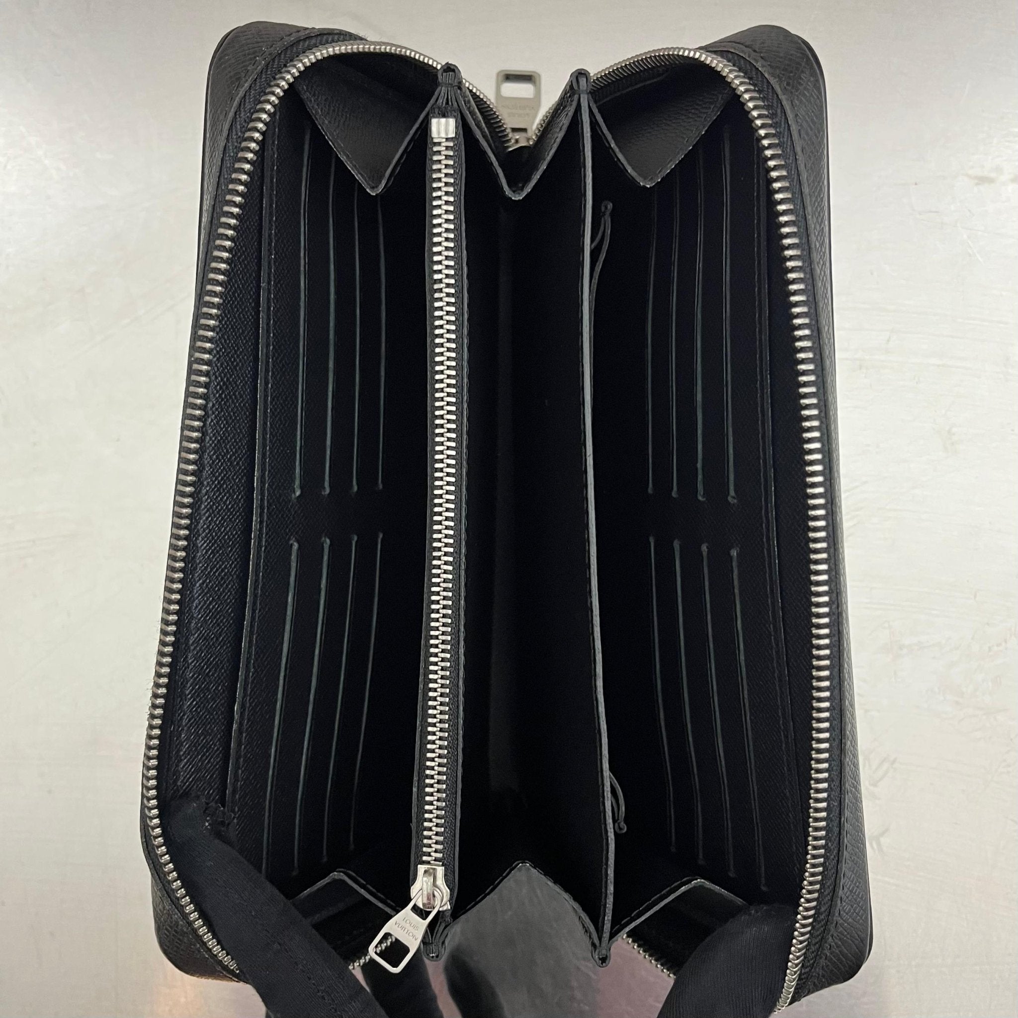 Louis Vuitton Zippy XL Taiga