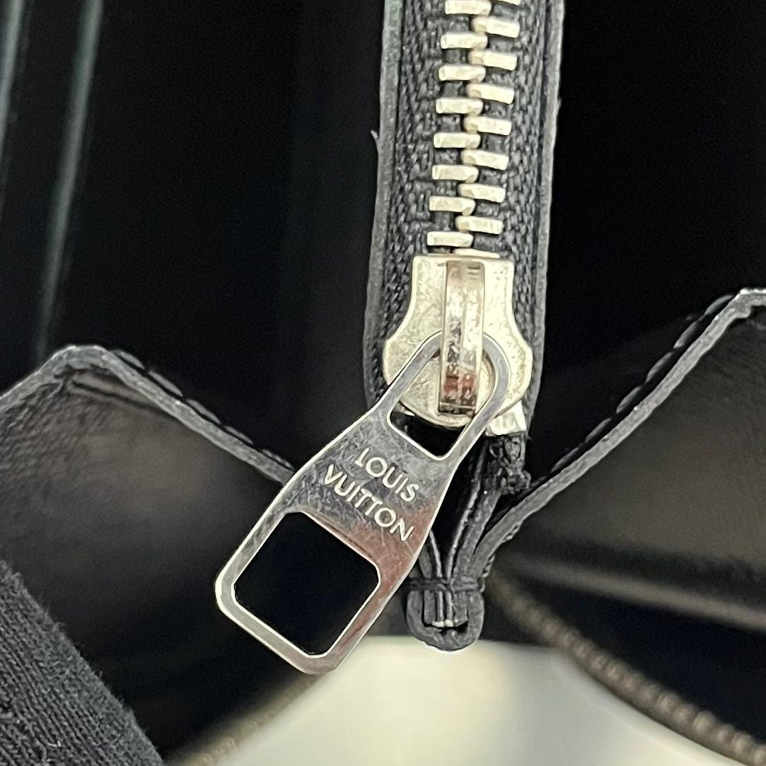 Louis Vuitton Zippy XL Taiga