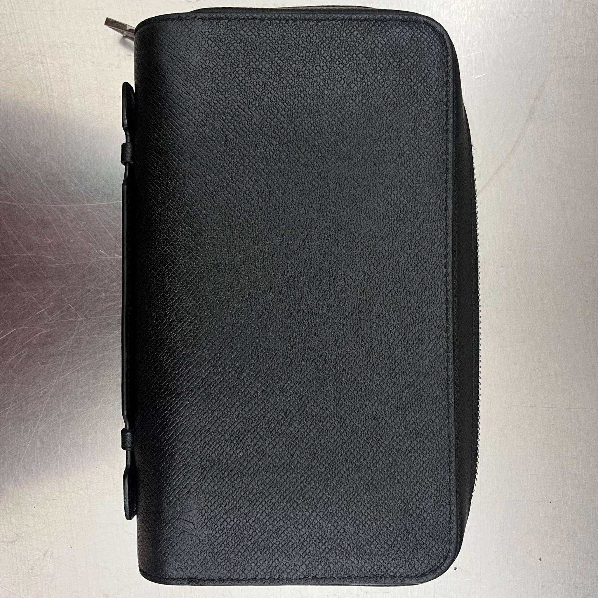 Louis Vuitton Zippy XL Taiga