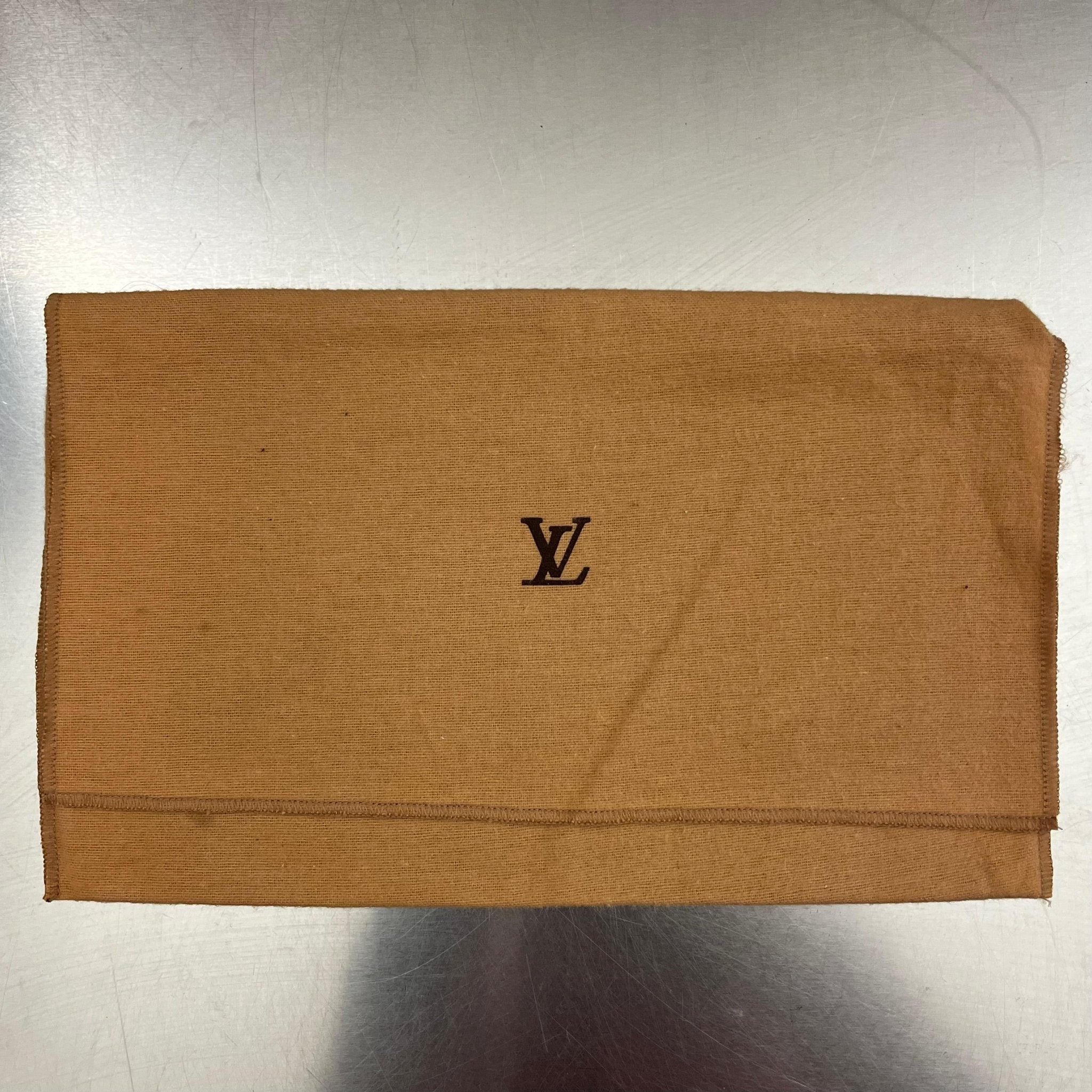 Louis Vuitton Zippy XL Taiga
