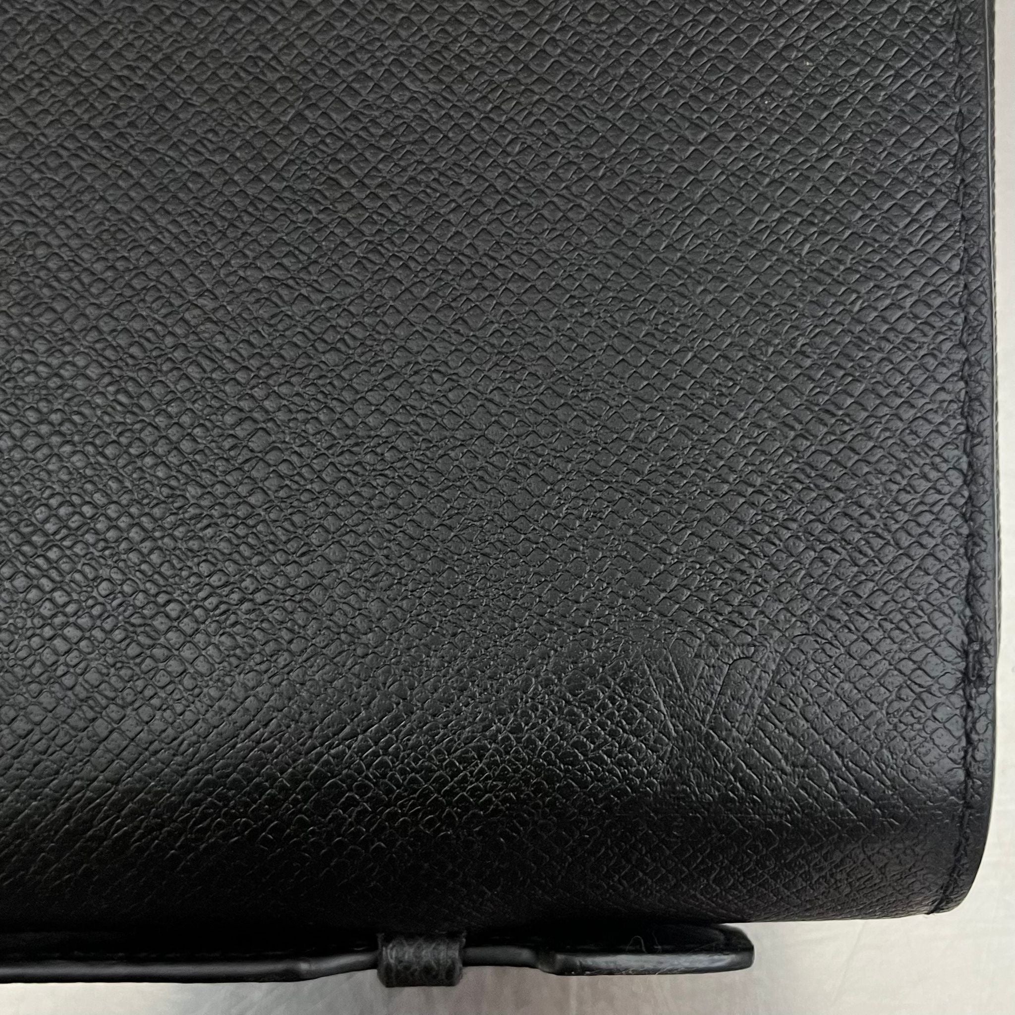 Louis Vuitton Zippy XL Taiga
