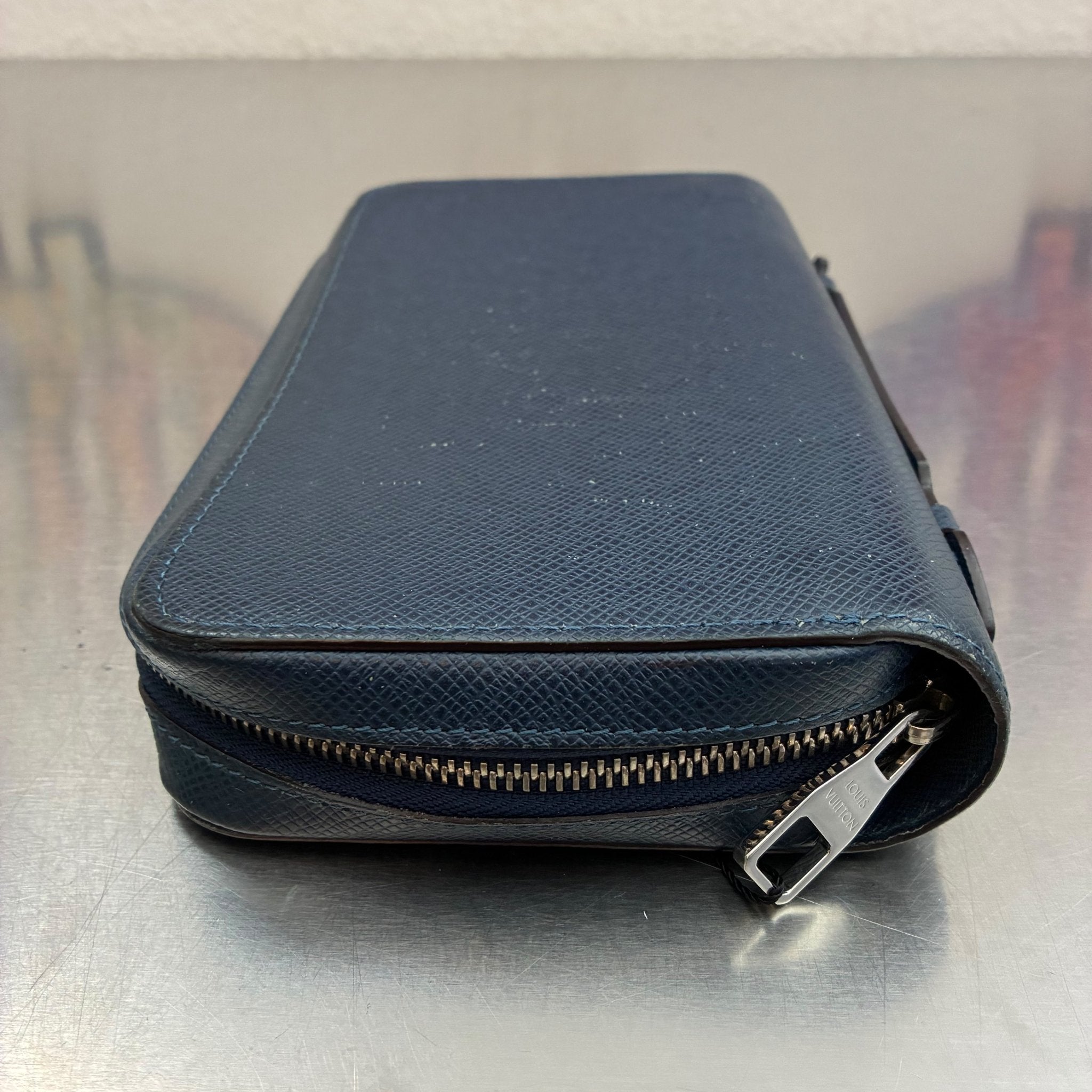 Louis Vuitton Zippy XL Taiga