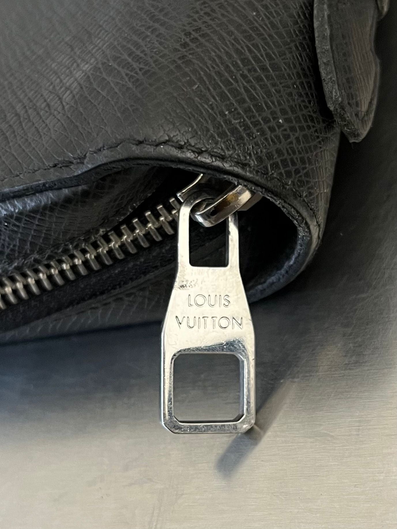 Louis Vuitton Zippy XL Taiga