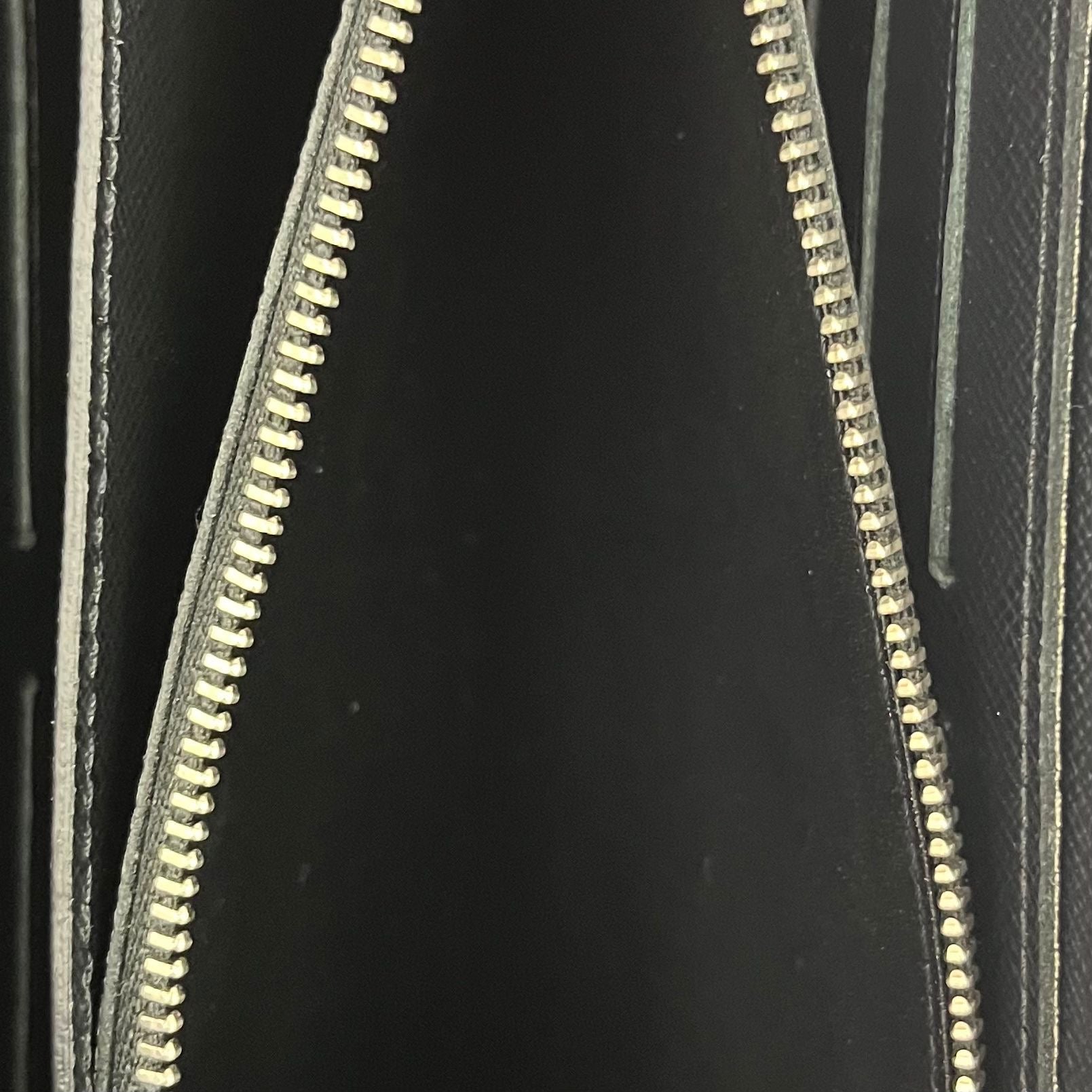 Louis Vuitton Zippy XL Taiga