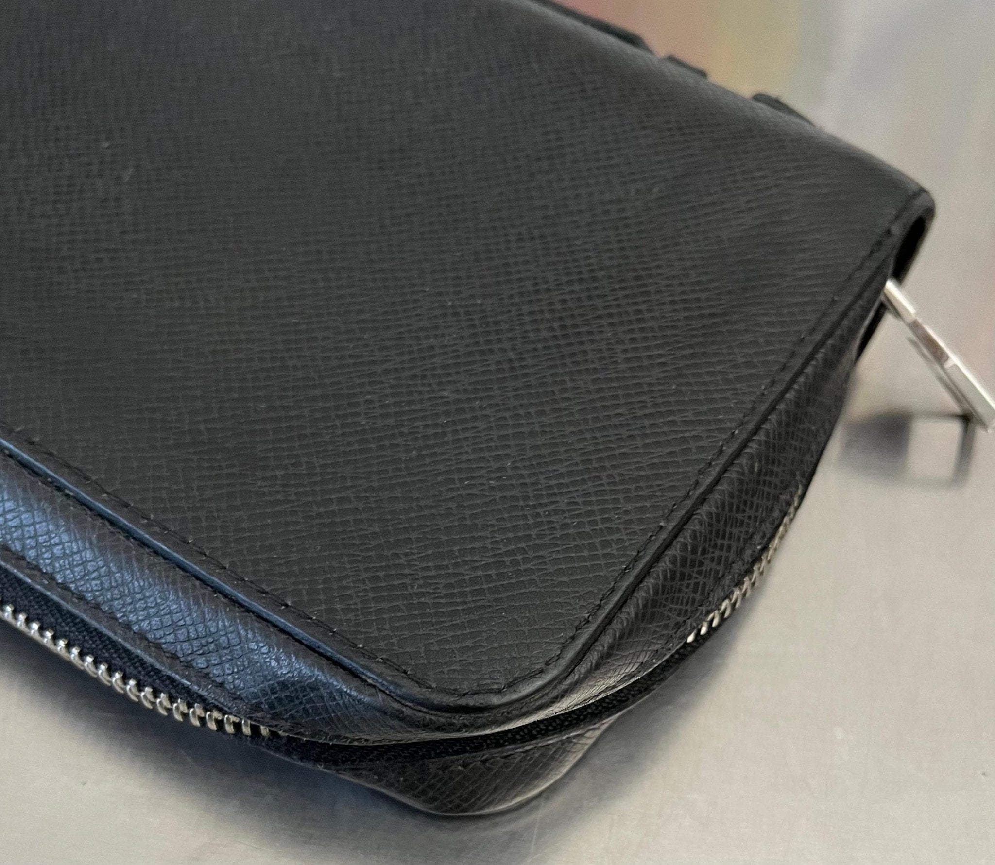 Louis Vuitton Zippy XL Taiga