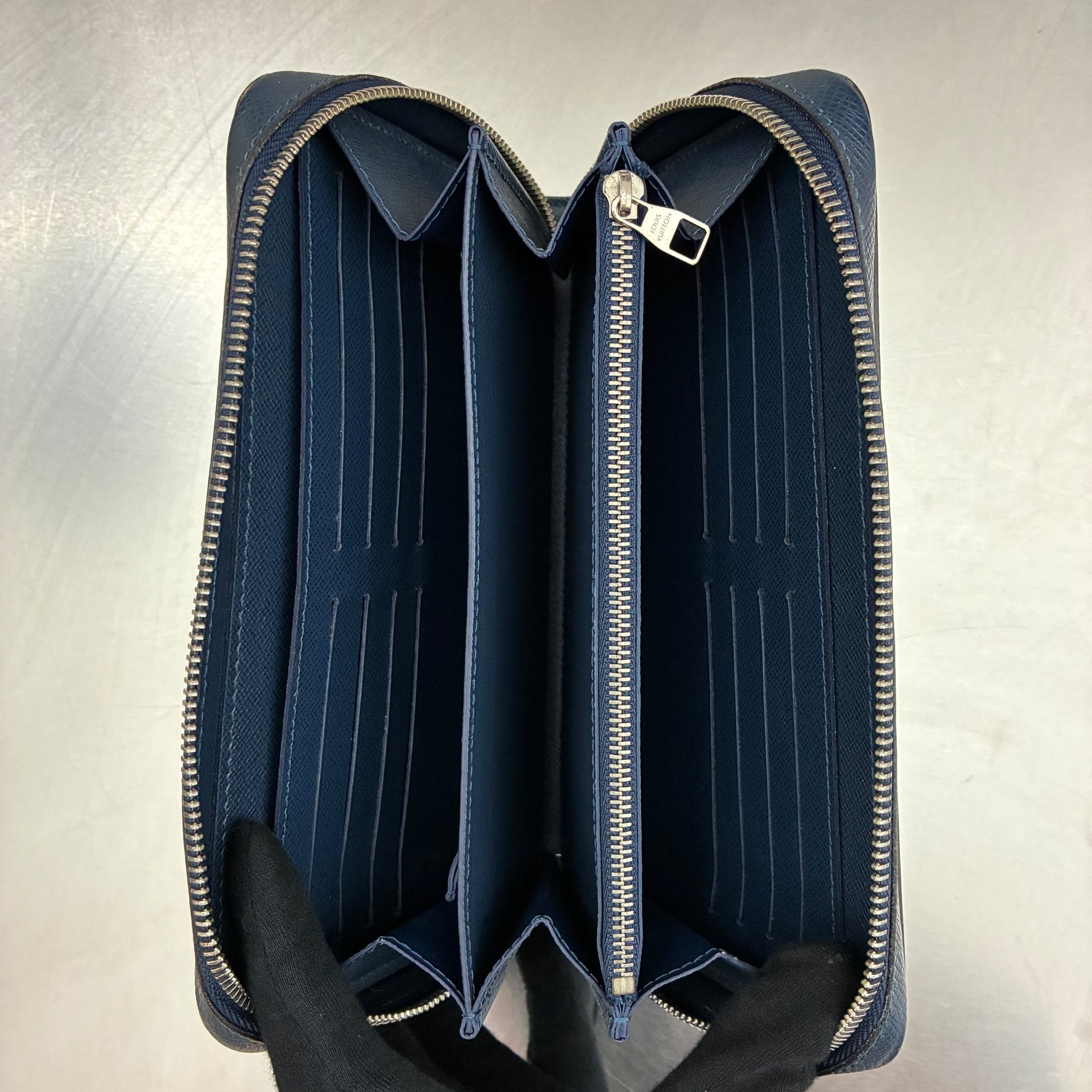 Louis Vuitton Zippy XL Taiga
